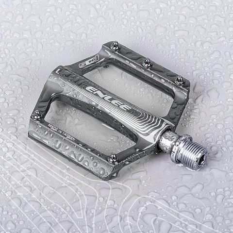 flat bicycle pedals